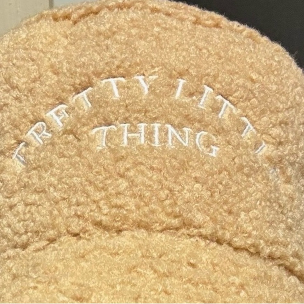 PrettyLittleThing Cream Bucket Hat - Picture 6 of 6